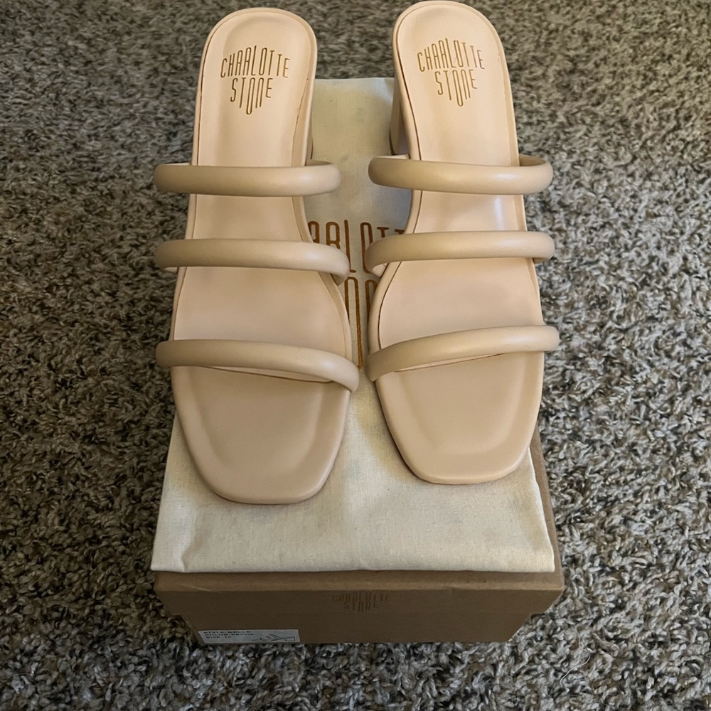 New in Box Charlotte Stone Belle Sandals in Peche - Picture 4 of 6